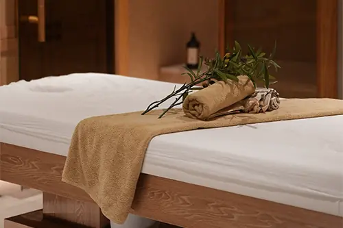 Aromaterapi yağları ve mum ışığı